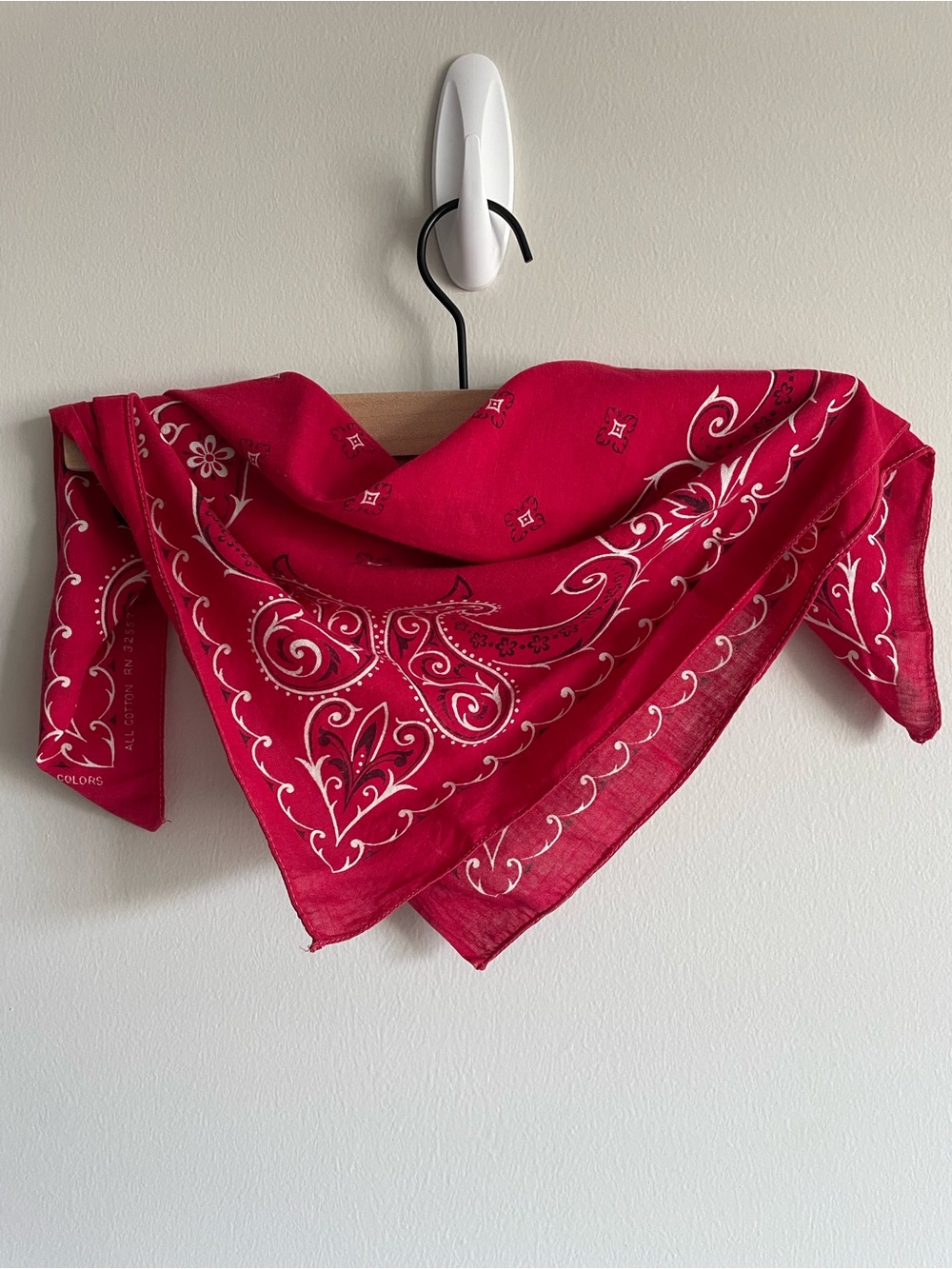 Vintage 60s Wamcraft bandana RN 32557 cotton red classic paisley selvedge edge